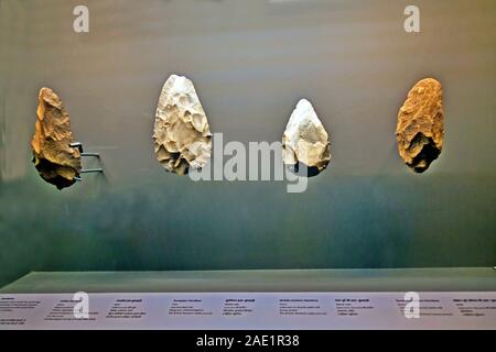 L'âge de pierre, des outils en pierre antique CSMVS Museum, Mumbai, Maharashtra, Inde, Asie Banque D'Images