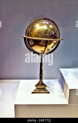 Laiton Antique globe céleste de France, CSMVS Museum, Mumbai, Maharashtra, Inde, Asie Banque D'Images