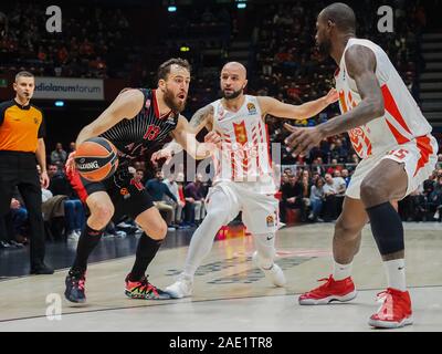 Milano, Italie. 5 déc, 2019. Sergio Rodriguez d'ax armani olimpia milano entravée par de crvena zvezda covic mts stella rossa belgradoduring AX Armani Exchange Milano vs Stade Crvena Zvezda Mts Belgrado, basket-ball championnat de l'Euroleague à Milan, Italie, 05 décembre 2019 - LPS/crédit : Savino Savino Paolella Paolella/LPS/ZUMA/Alamy Fil Live News Banque D'Images