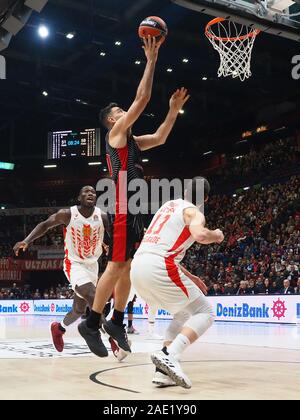 Luis scola, ala grande d'ax armani olimpia milano sotto gli occhi de scores de dobric stade crvena zvezda mts stella rossa belgrado pendant AX Armani Exchan Banque D'Images