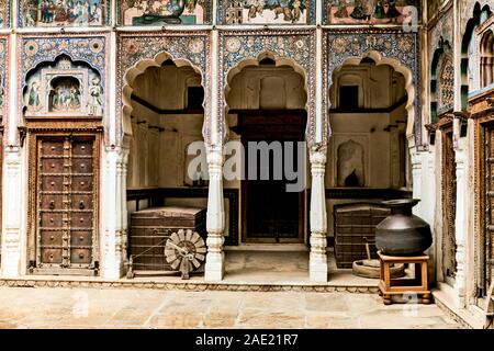 Cour intérieure, Goenka Haveli, Dundlod, Shekhawati, Rajasthan, Inde, Asie Banque D'Images