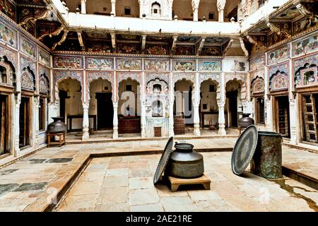 Cour intérieure, Goenka Haveli, Dundlod, Shekhawati, Rajasthan, Inde, Asie Banque D'Images