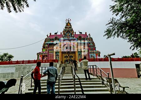 Giriraj Dharan Mandir, Dausa, Rajasthan, Inde, Asie Banque D'Images