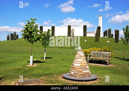 ALREWAS, UK - 21 MAI 2014 - Les Forces armées et l'obélisque, Mémorial National Memorial Arboretum, Alrewas, Staffordshire, Royaume-Uni, le 21 mai 2014. Banque D'Images