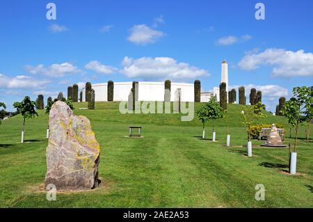 ALREWAS, UK - 21 MAI 2014 - Les Forces armées et l'Obélisque, Mémorial National Memorial Arboretum, Alrewas, Staffordshire, Royaume-Uni, le 21 mai 2014. Banque D'Images