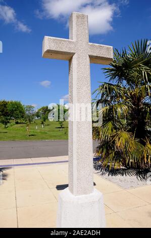 ALREWAS, UK - 21 MAI 2014 - Croix de Pierre Blanche, National Memorial Arboretum, Alrewas, Staffordshire, Royaume-Uni, le 21 mai, 2014 Banque D'Images
