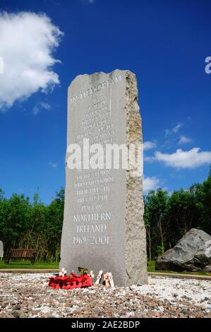 ALREWAS, UK - 21 MAI 2014 - L'Irlande du Nord 1969 - 2001 Pierre et jardin, National Memorial Arboretum, Alrewas, Staffordshire, Royaume-Uni, mai Banque D'Images