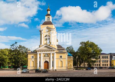 Vyborg, Oblast de Léningrad, en Russie - le 12 septembre 2018, Cathédrale de la Transfiguration : sur la place de la cathédrale à sunny day Banque D'Images