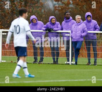 Enfield, Royaume-Uni. 06 Dec, 2019. ENFIELD, Angleterre. 06 DÉCEMBRE : Tottenham Hotspur manager Jose Mourinho regardant sous23s pendant 2 Premier League entre Liverpool et Tottenham Hotspur à l'Hotspur Way, Enfield le 06 décembre, 2019 à Enfield, Angleterre. Action Crédit : Foto Sport/Alamy Live News Banque D'Images