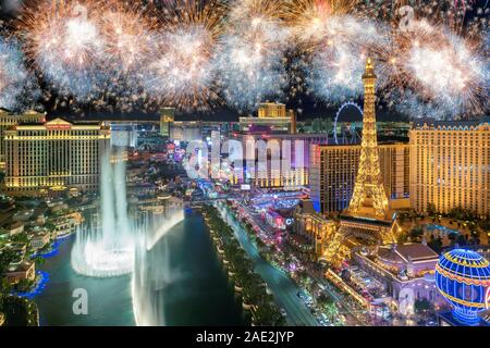 Nouvel An fête feu d'artifice le Strip de Las Vegas, Nevada, USA. Banque D'Images