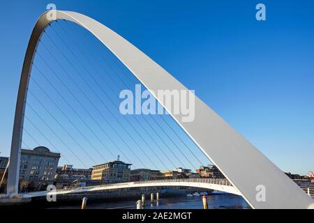 Détail architectural de la Gateshead Millennium Bridge enjambant la rivière Tyne Banque D'Images