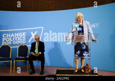 L'ancien député conservateur et Brexit eurodéputé du parti pour le sud-ouest de l'Angleterre, Noreen Ann Widdecombe parle lors de la conférence de presse. Banque D'Images