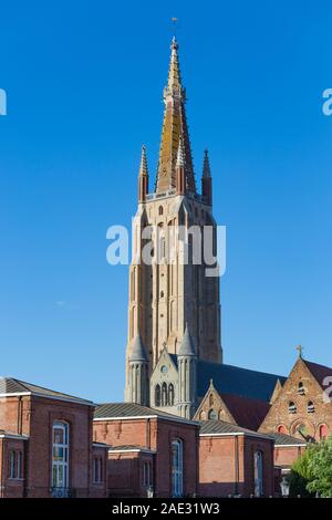 Ancienne, médiévale et de belles maisons dans la vieille ville de Bruges par temps ensoleillé dans le nord-ouest de la Belgique. Banque D'Images