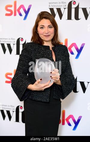 Katya Adler avec ses nouvelles de BBC et prix faits dans la salle de presse à la Women in Film and TV Awards 2019 à l'hôtel Hilton, Park Lane, London. Banque D'Images