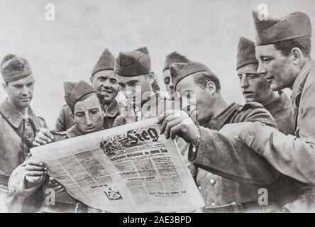 Dans les stalags, nous avons été à l'affût de toutes les nouvelles. Soldats français essayez de lire un journal allemand. Banque D'Images