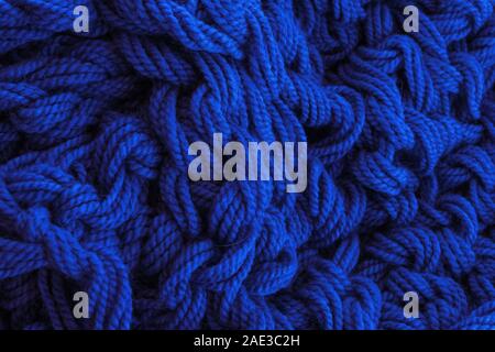 Un classique bleu en arrière-plan une couverture dans un style chaleureux. Mise à plat. Banque D'Images
