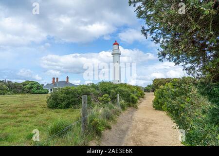 Split Point Lighthouse est un phare près de Aireys Inlet, une petite ville sur la Great Ocean Road, à Victoria, en Australie. Le Grand Océan de marche, Banque D'Images