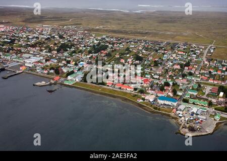 Vue aérienne de Stanley, la capitale des îles Falkland (Islas Malvinas). Situé sur l'île de East Falkland, est exposée au nord dans l'un des nous Banque D'Images