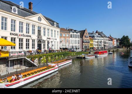 La rivière Lys / Lys et restaurants et des bateaux touristiques le long de la Kraanlei / Crane Lane dans la ville GAND / GENT, Flandre orientale, Belgique Banque D'Images