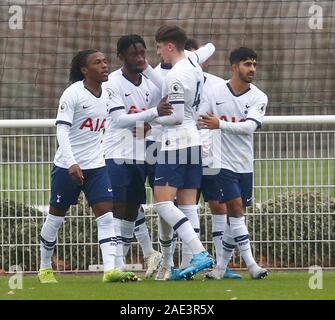 Enfield, Royaume-Uni. 06 Dec, 2019. ENFIELD, Angleterre. 06 DÉCEMBRE : Rodel Richards de Tottenham Hotspur célèbre son but au cours de Premier League 2 entre Tottenham Hotspur et Liverpool à la façon Hotspur, Enfield le 06 décembre, 2019 à Enfield, Angleterre. Action Crédit : Foto Sport/Alamy Live News Banque D'Images