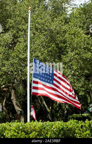 American stars and stripes flag flying à mi-mât florida usa Banque D'Images