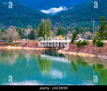 Nicomen Slough au pont au Deroche, British Columbia, Canada Banque D'Images