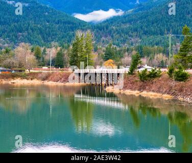 Nicomen Slough au pont au Deroche, British Columbia, Canada Banque D'Images