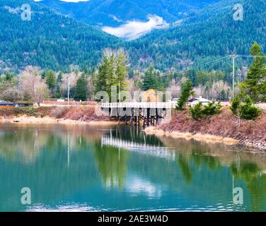 Nicomen Slough au pont au Deroche, British Columbia, Canada Banque D'Images