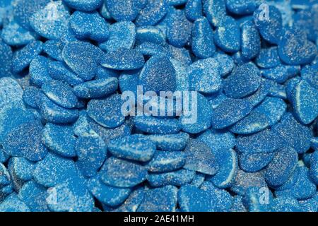 Beaucoup de bonbons sucrés en forme de coeur. Blue marmalade Banque D'Images
