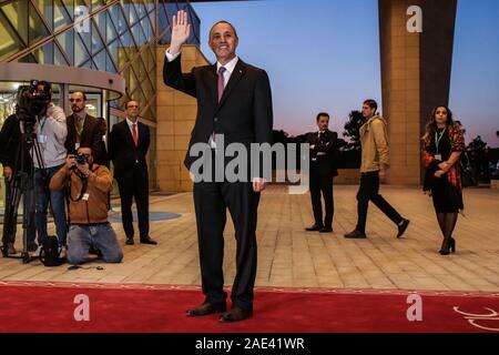 Alger, Algérie. 06 Dec, 2019. Le candidat présidentiel algérien Azzedine Mihoubi arrive à participer à un débat télévisé, l'avenir de l'élection présidentielle en Algérie, prévue pour le 12 décembre 2019. Credit : Farouk Batiche/dpa/Alamy Live News Banque D'Images