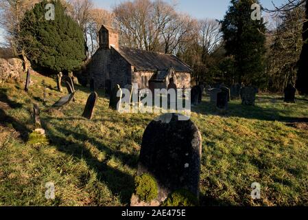 Église St Leonard's, Chapelle-le-Dale, Yorkshire Dales National Park, Royaume-Uni. De nombreuses morts terrassiers la construction du chemin de fer Settle-Carlisle sont enterrés ici. Banque D'Images