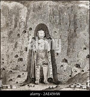 Une image de l'historique 1888 l'ancien plus grand standing rock géant couper la figure de Bouddha à Bamiyan Bamyan Bamyan / /, en Afghanistan. Cette statue et les plus petits ont été dynamitée et détruits en mars 2001 par les Talibans, parce que (prétendument) ils ont été déclarées comme des idoles. Le visage dans l'image est vide parce que les traits caractéristiques modelée en argile était depuis longtemps s'est détérioré. Les encoches dans les roches sont dans les grottes d'ermites qui vivaient autrefois. Banque D'Images