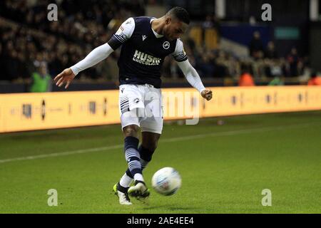 Londres, Royaume-Uni. 06 Dec, 2019. Machlon Romeo de Millwall en action. L'EFL Skybet, match de championnat v Millwall Nottingham Forest à la tanière à Londres le vendredi 6 décembre 2019. Cette image ne peut être utilisé qu'à des fins rédactionnelles. Usage éditorial uniquement, licence requise pour un usage commercial. Aucune utilisation de pari, de jeux ou d'un seul club/ligue/dvd publications. Crédit : Andrew Orchard la photographie de sport/Alamy Live News Banque D'Images