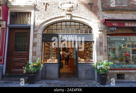 Elisabeth est une petite boutique de chocolat à Bruxelles qui rassemble la Belgique s meilleurs bonbons artisanaux. Banque D'Images