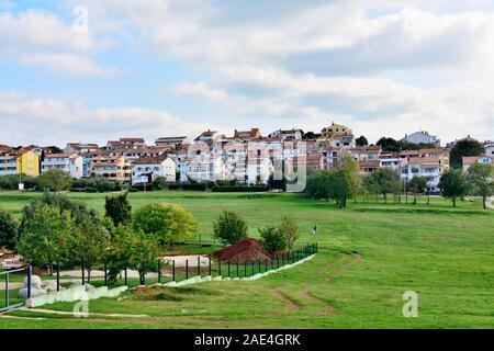 Donnant sur nouvelle construction de logements à la périphérie de la petite ville de Vrsar, Croatie du nord Banque D'Images