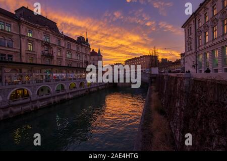 Ljubljana. Image de Ljubljana, Slovénie à l'heure du bleu crépuscule Banque D'Images