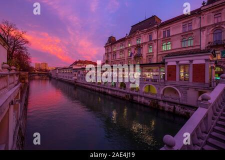 Ljubljana. Image de Ljubljana, Slovénie à l'heure du bleu crépuscule Banque D'Images