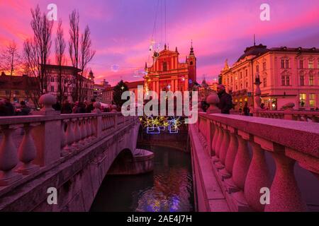 Ljubljana. Image de Ljubljana, Slovénie à l'heure du bleu crépuscule Banque D'Images