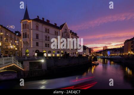 Ljubljana. Image de Ljubljana, Slovénie à l'heure du bleu crépuscule Banque D'Images