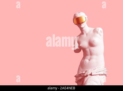 Modèle 3D avec lunettes VR Aphrodite d'or sur fond rose. Banque D'Images