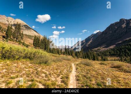 Sentier de randonnée dans le désert Bells-Snowmass Banque D'Images