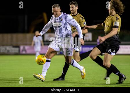 Carmarthen, 6/12/19. Lee Trundle de Ammanford marque son troisième but de côtés. Carmarthen Town v Ammanford Ville de Richmond Park dans la coupe galloise JD Banque D'Images