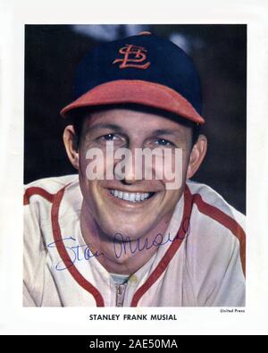 Couleur chandail vintage photo souvenir de St. Louis Cardinals joueur étoile Stan Musial circa 1950. Banque D'Images