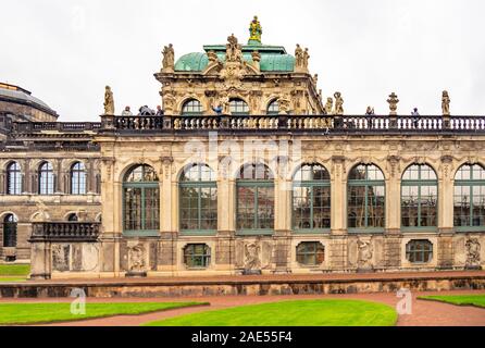 Dresdner Baroque galerie Zwinger abritant la galerie des vieux maîtres Dresde Saxe Allemagne. Banque D'Images