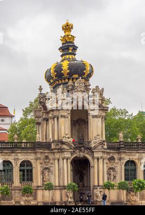 Doré Baroque Kronentor passerelle de la Couronne à la Dresdner Zwinger Dresde Saxe Allemagne. Banque D'Images