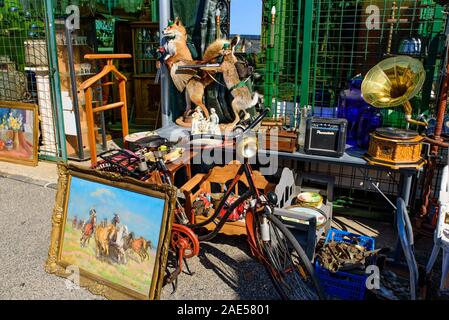 Marché aux puces Ecseri, le plus grand marché d'antiquités à Budapest, Hongrie Banque D'Images