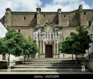 FACHADA DE LA IGLESIA DEL CONVENTO DE SANTO DOMINGO O DE SAN VICENTE FERRER. Emplacement : Igreja de São Domingos. Plasencia. CACERES. L'ESPAGNE. Banque D'Images