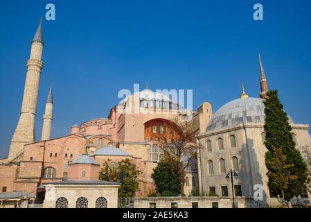 Sainte-sophie, l'ancienne cathédrale orthodoxe et mosquée impériale ottomane, à Istanbul, Turquie Banque D'Images