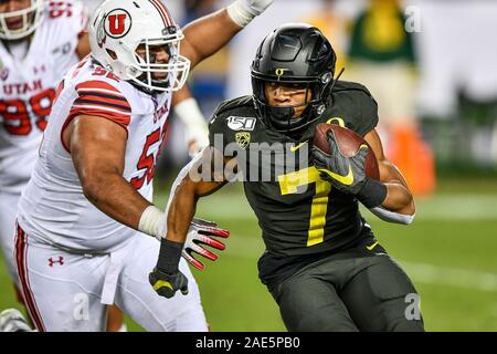 Santa Clara, Californie, États-Unis. 06 Dec, 2019. Oregon Ducks d'utiliser de nouveau CJ Verdell (7) au cours de la PAC-12 Football Championship match entre les Utah Utes et l'Oregon Ducks à Levi's Stadium à Santa Clara, en Californie. Chris Brown/CSM/Alamy Live News Banque D'Images