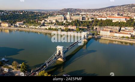 Le Château de Buda, Budavari Palota, le pont à chaînes, paysage urbain, Budapest, Hongrie Banque D'Images